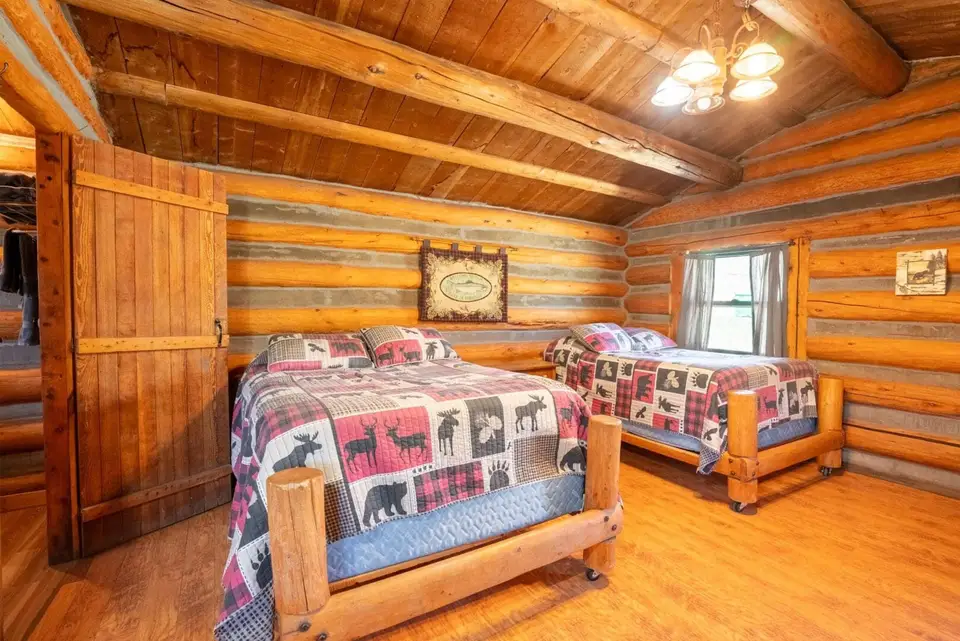Cabin 10 — photo 7 of 9