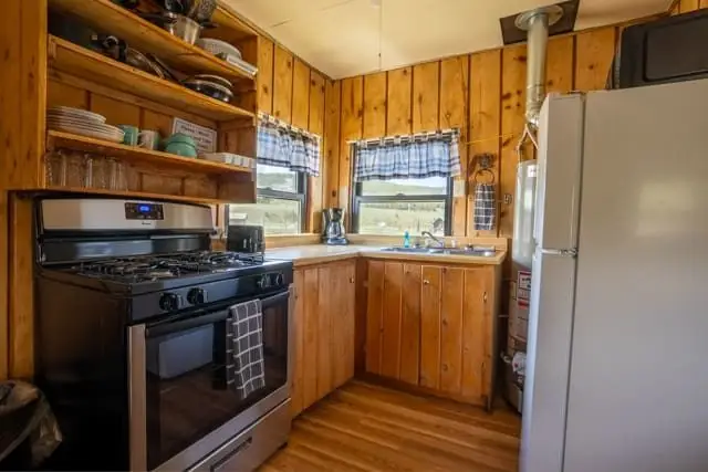 Cabin 13 — photo 4 of 6