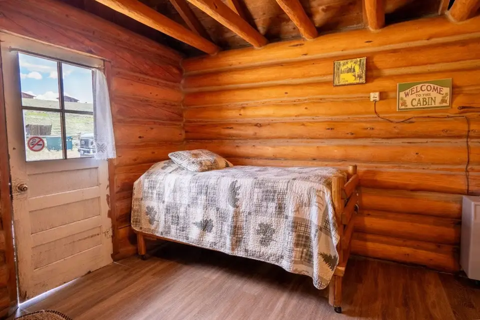 Cabin 15 — photo 2 of 9