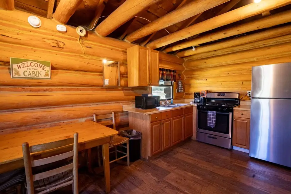Cabin 17 — photo 2 of 9