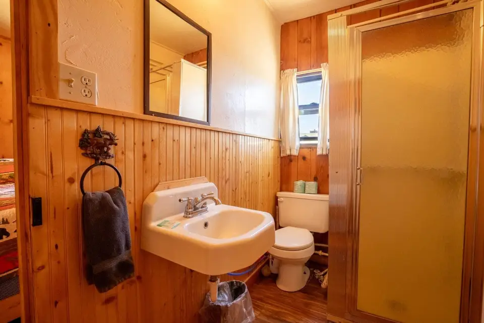 Cabin 18 — photo 11 of 12