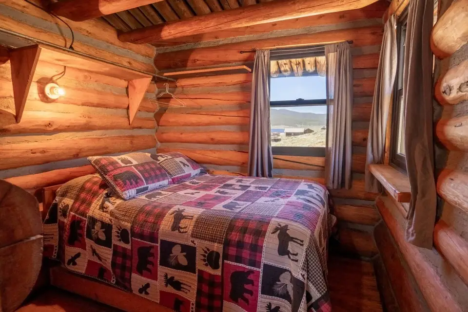 Cabin 2 — photo 4 of 15