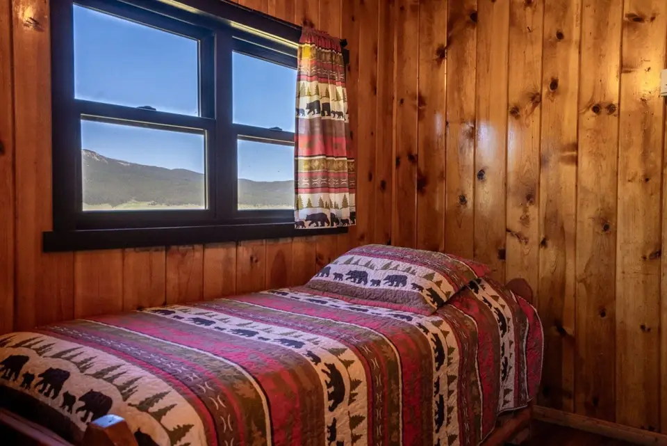 Cabin 20 — photo 13 of 14