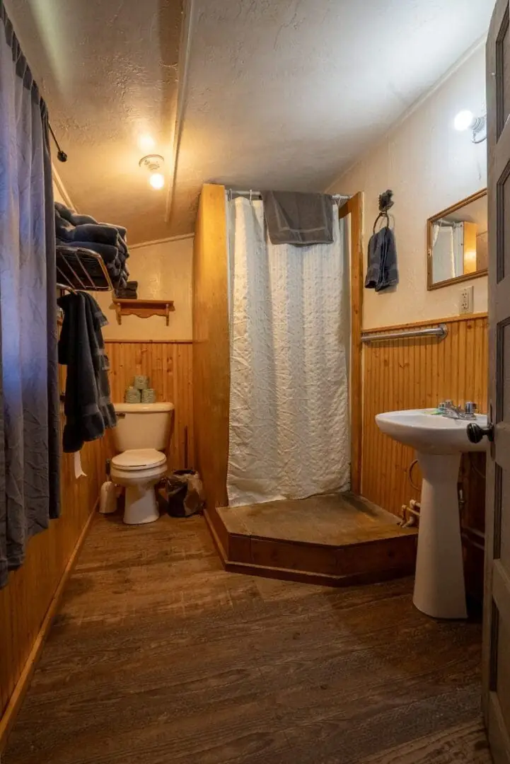 Cabin 3 — photo 6 of 8