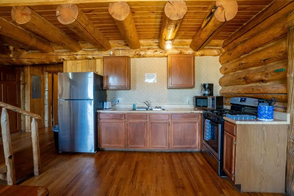 Cabin 33 — photo 4 of 17