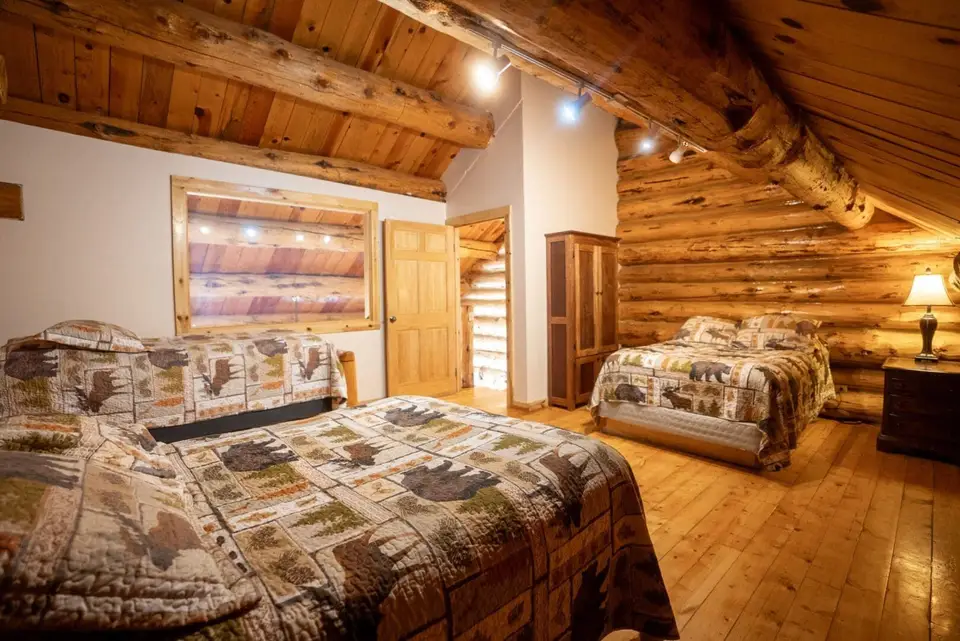 Cabin 33 — photo 3 of 17