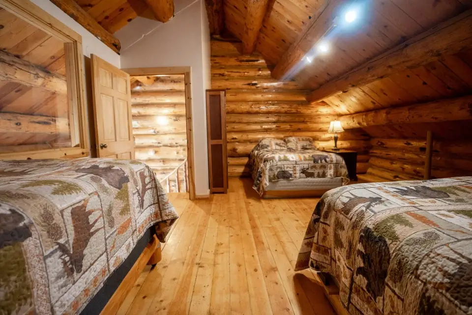 Cabin 33 — photo 2 of 17