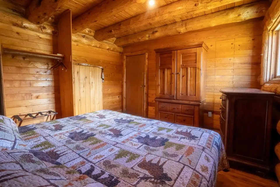 Cabin 33 — photo 14 of 17