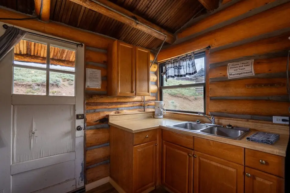 Cabin 4 — photo 7 of 11