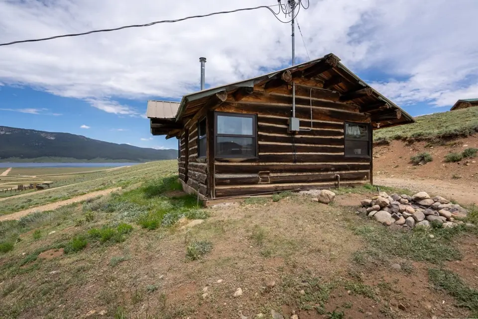 Cabin 4 — photo 9 of 11