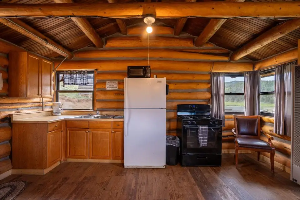 Cabin 4 — photo 6 of 11