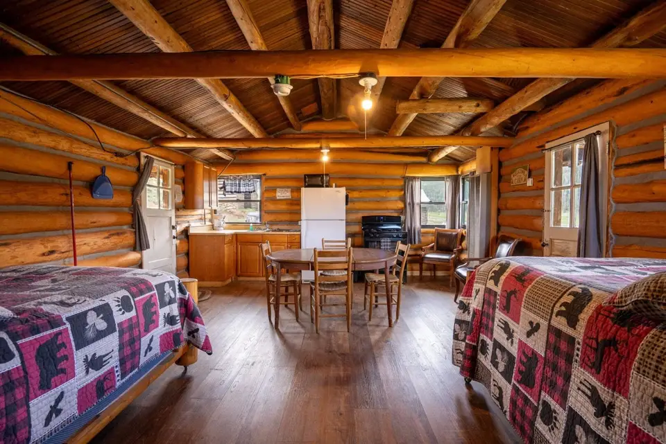 Cabin 4 — photo 2 of 11
