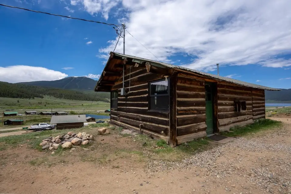 Cabin 4 — photo 10 of 11