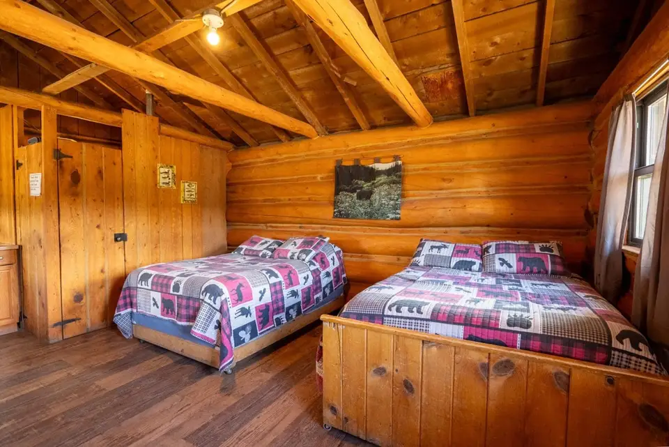 Cabin 5 — photo 4 of 8