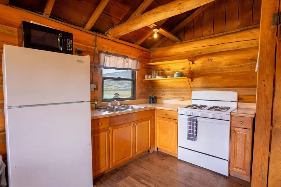 Cabin 5 — photo 3 of 8