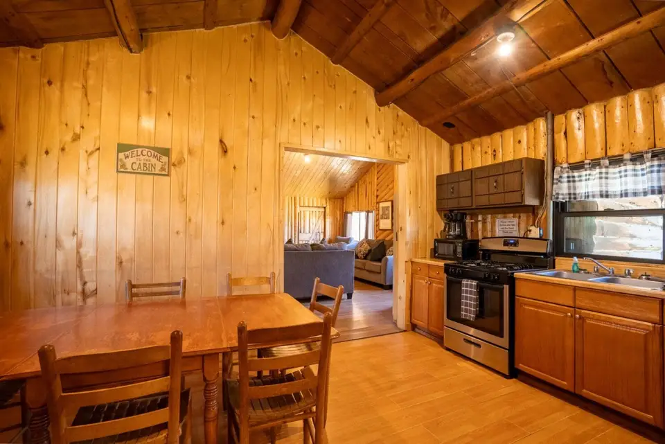 Cabin 7 — photo 2 of 12