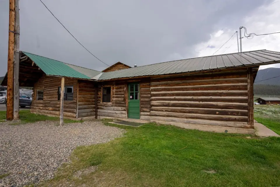 Cabin 7 — photo 3 of 12