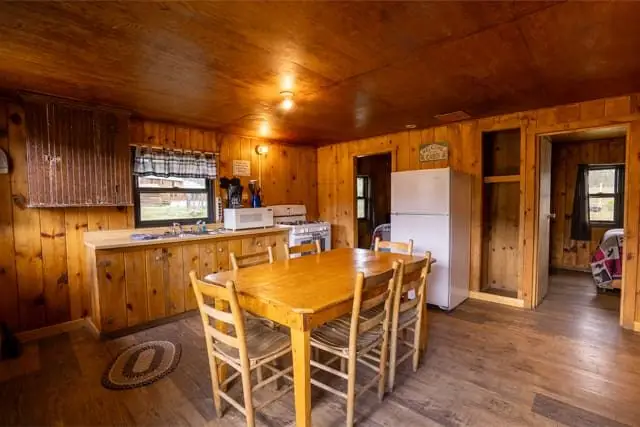 Cabin 9 — photo 6 of 10